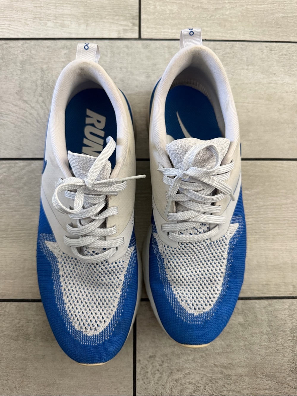 Nike Women's White and Blue Knit Running Sneakers